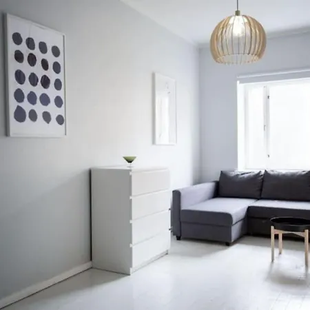 Stylish And Renovated In Punavuori Apartment Helsinki
