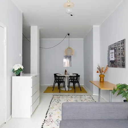 Stylish And Renovated In Punavuori Apartment Helsinki